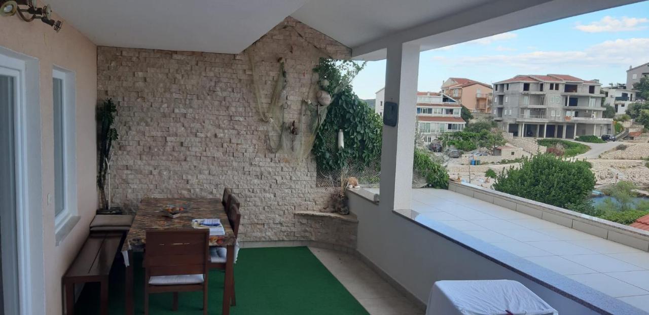 Apartments Luka Sevid Exterior foto