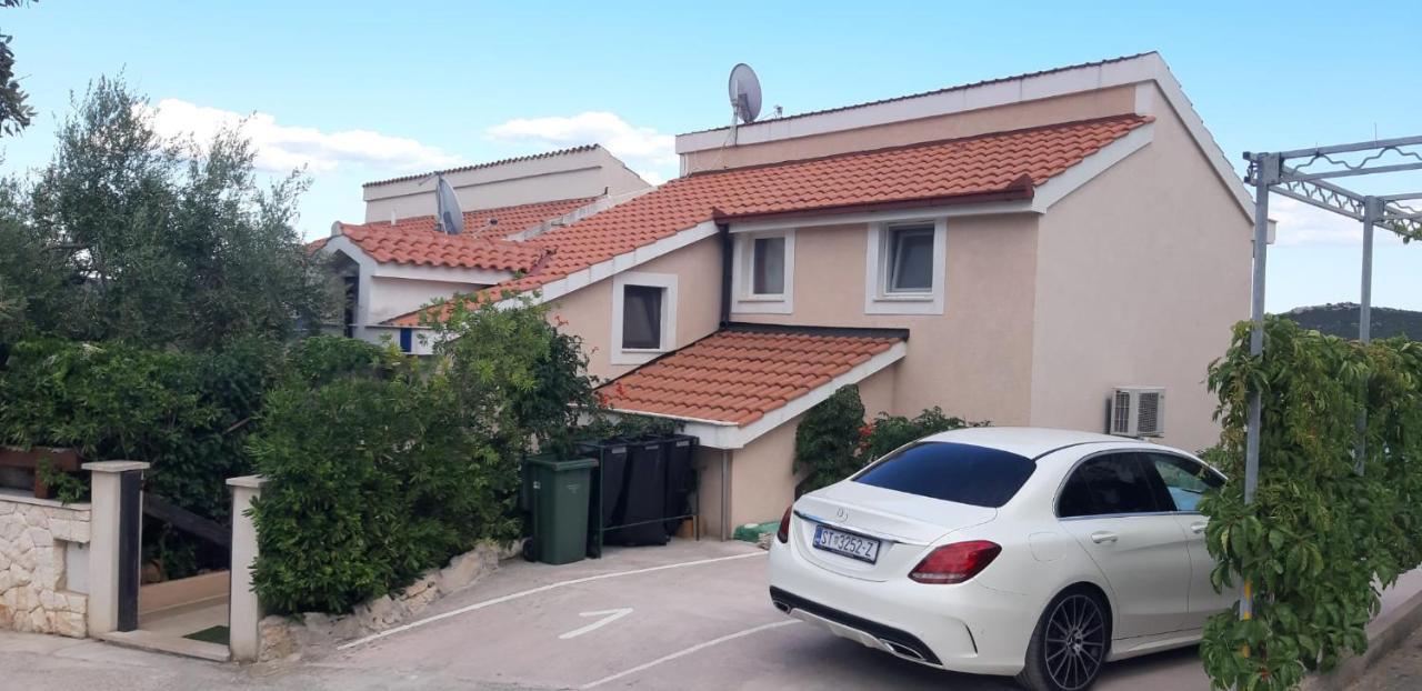 Apartments Luka Sevid Exterior foto