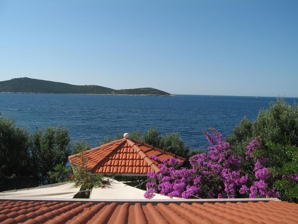Apartments Luka Sevid Exterior foto
